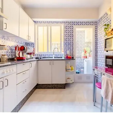 Habitación Triple Con Aire Acondicionado, Cama De Matrimonio Y De Cuerpo Y Medio A Kilómetro Y Pico De La Playa Quarto em Acomodações Particulares *
